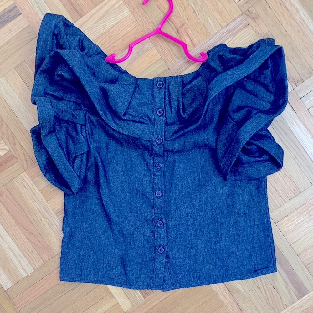 BELK - Denim Top Neckline Ruffle w/ Butterfly Cap Sleeve Girls Size Small